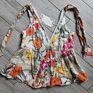✨️NWT-Floral V-Neck Sleeveless Top